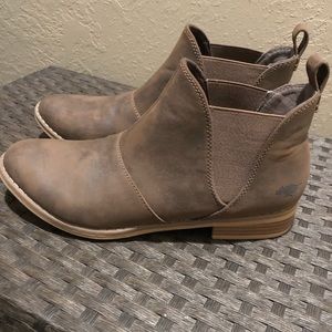 Rocket dog brown boots